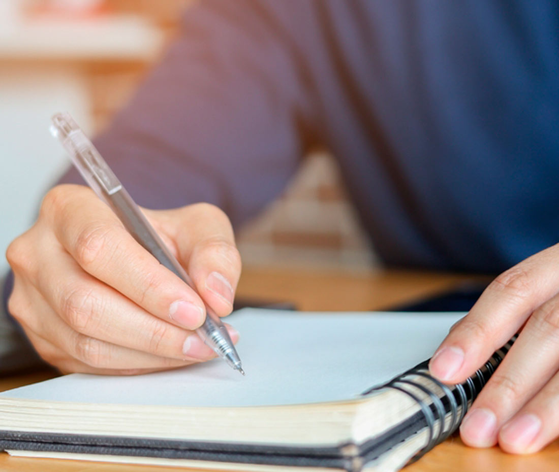 Creación de contenidos por CR Disseny, destacando estrategias de marketing y desarrollo de contenido visual y escrito.